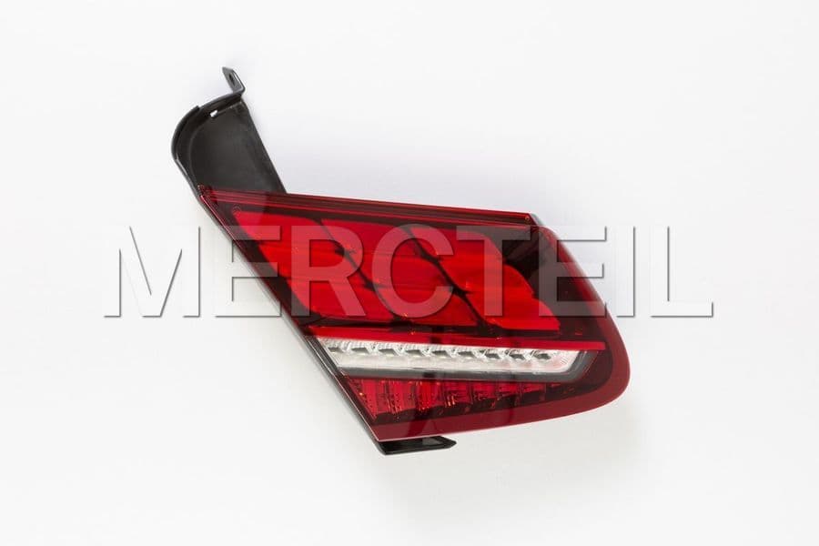 Buy the spare part Mercedes-Benz A2179068300 rear lamp combination