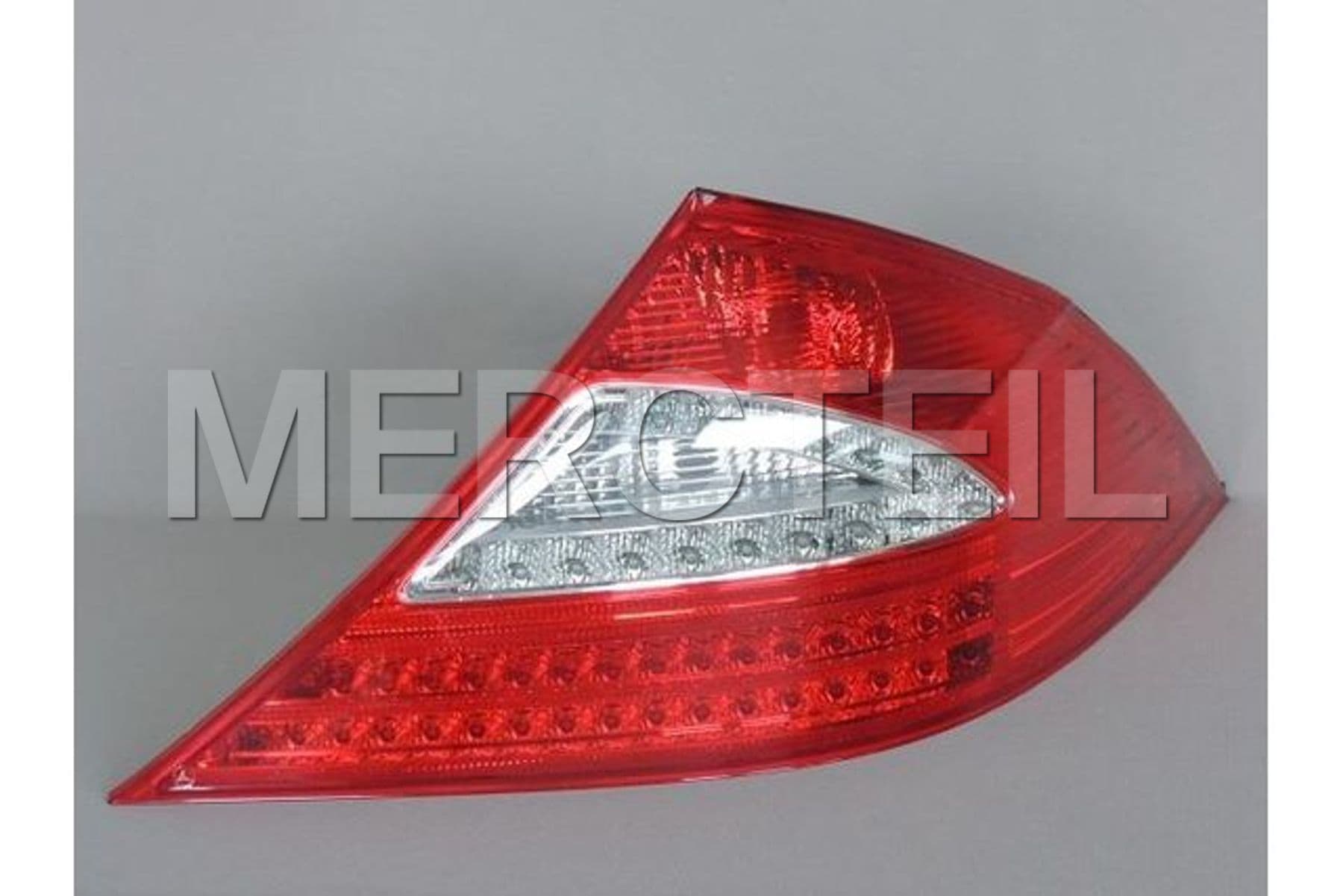 Buy the spare part Mercedes-Benz A2198200664 tail lamp