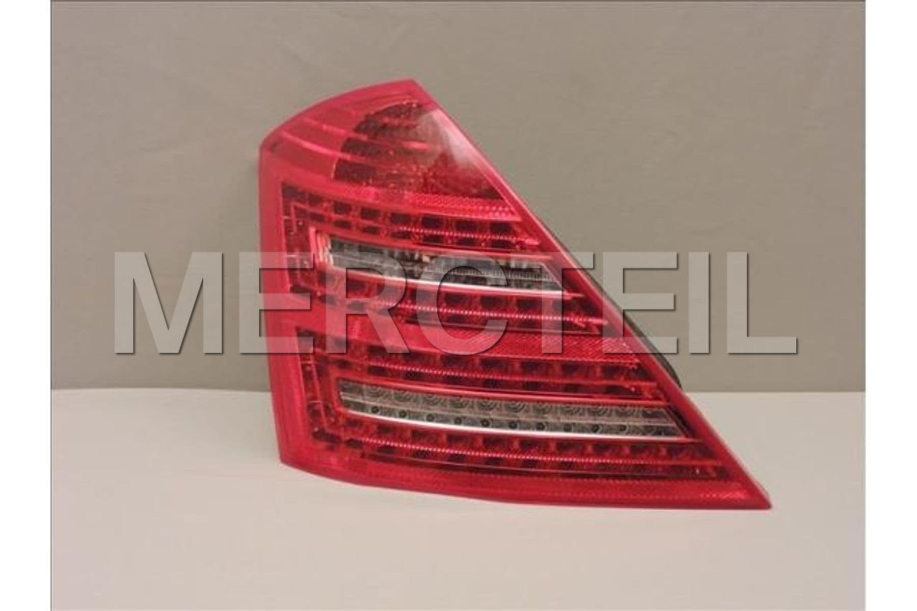 A2218201364 MERCEDES-BENZ TAIL LAMP