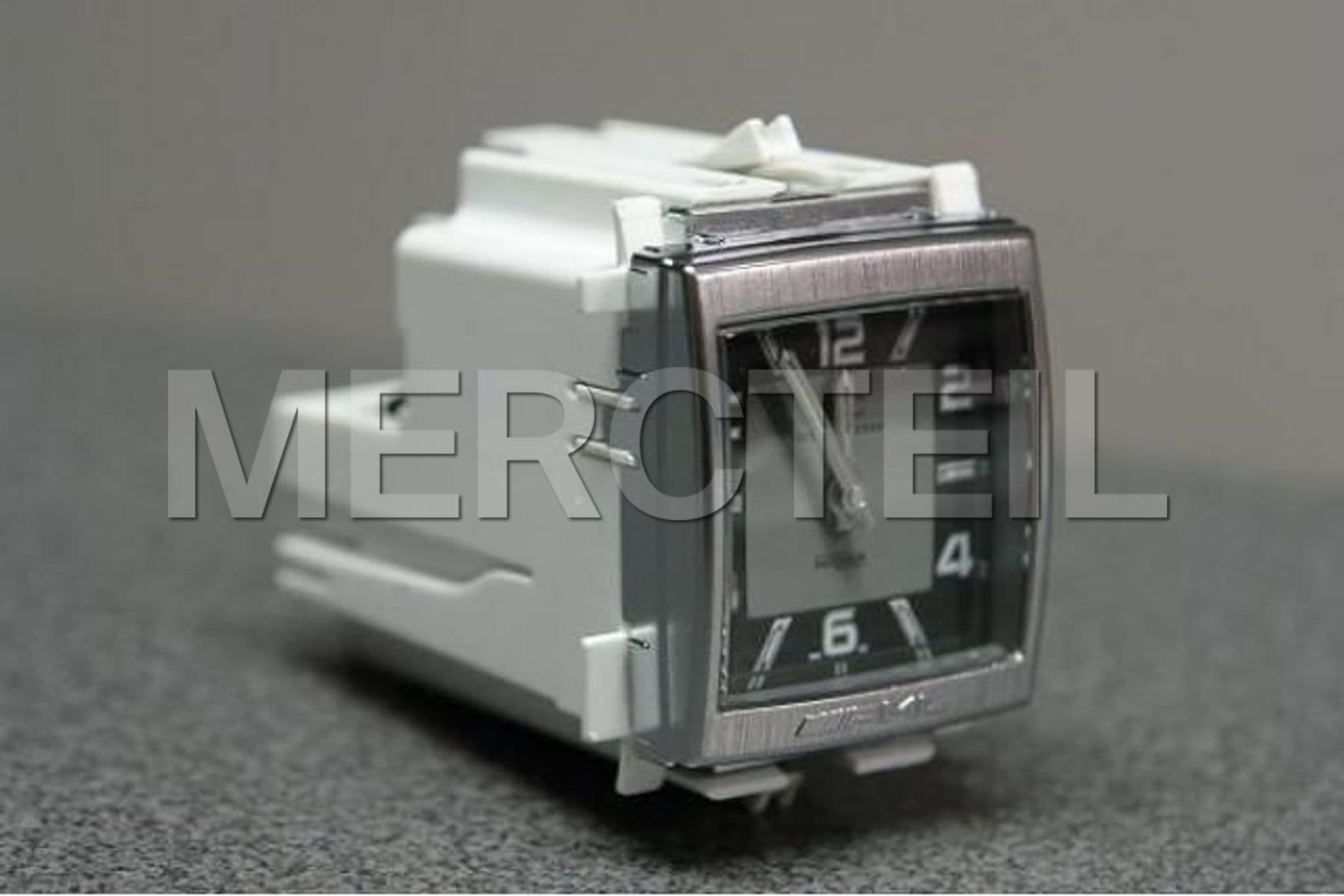 A2218270470 MERCEDES-BENZ CLOCK