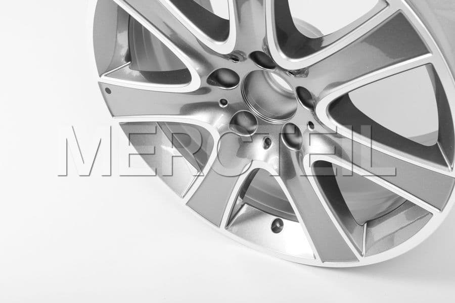 Buy the spare part Mercedes-Benz A22240111027X21 disk wheel