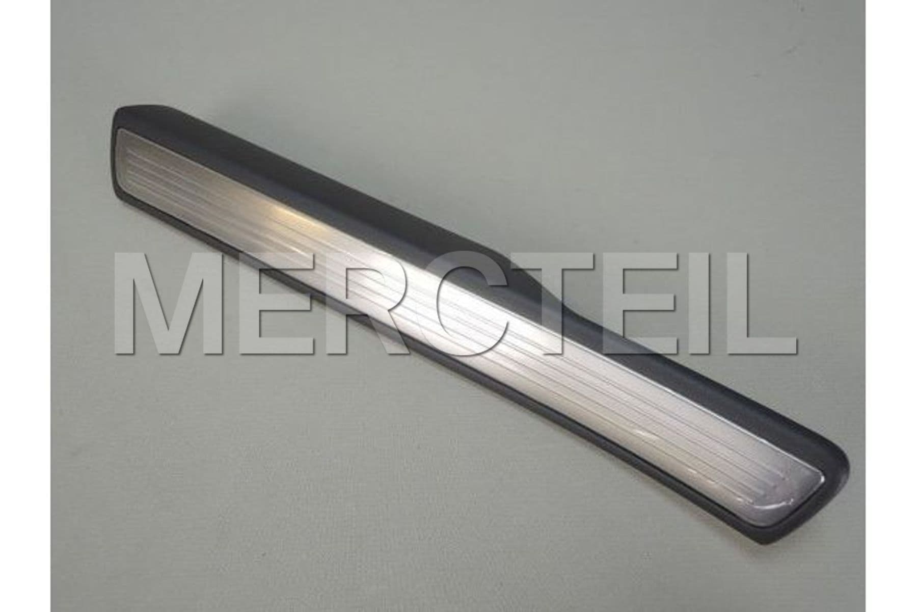 Buy the spare part Mercedes-Benz A22268083359051 cover rail