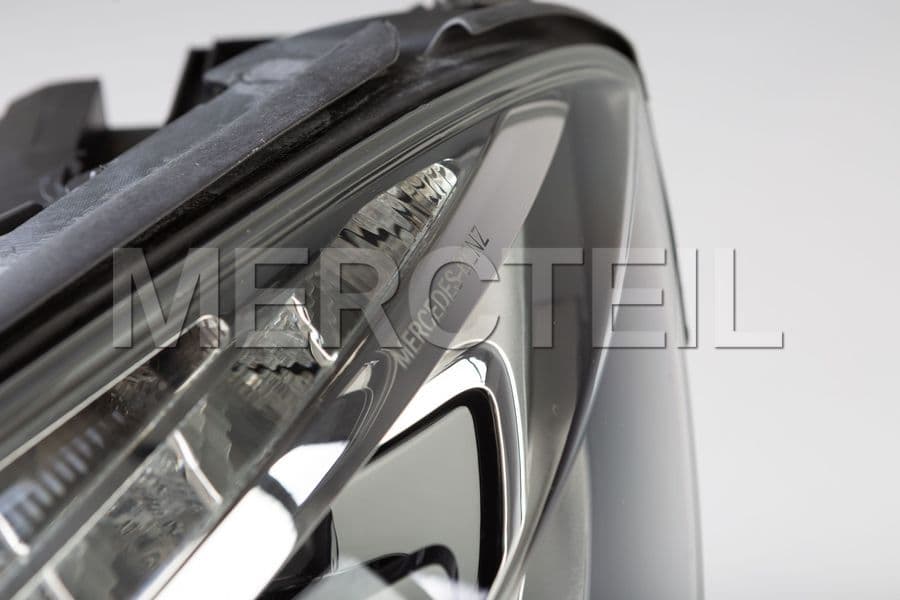 Buy the spare part Mercedes-Benz A2228207961 headlamp unit
