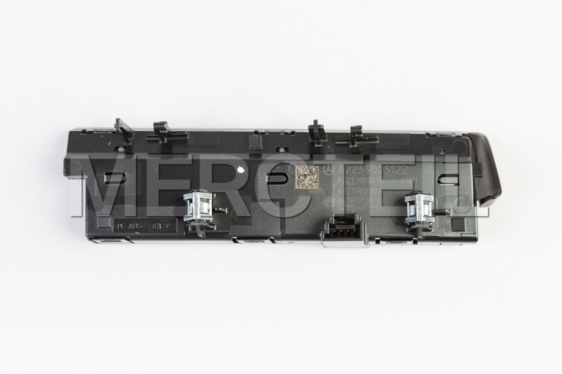 Buy the spare part Mercedes-Benz A2239005122 control unit complete