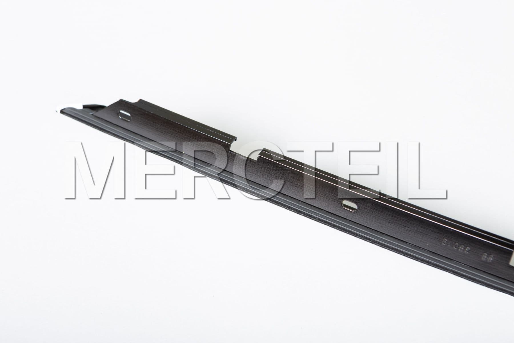 Buy the spare part Mercedes-Benz A23867095002B16 moulding