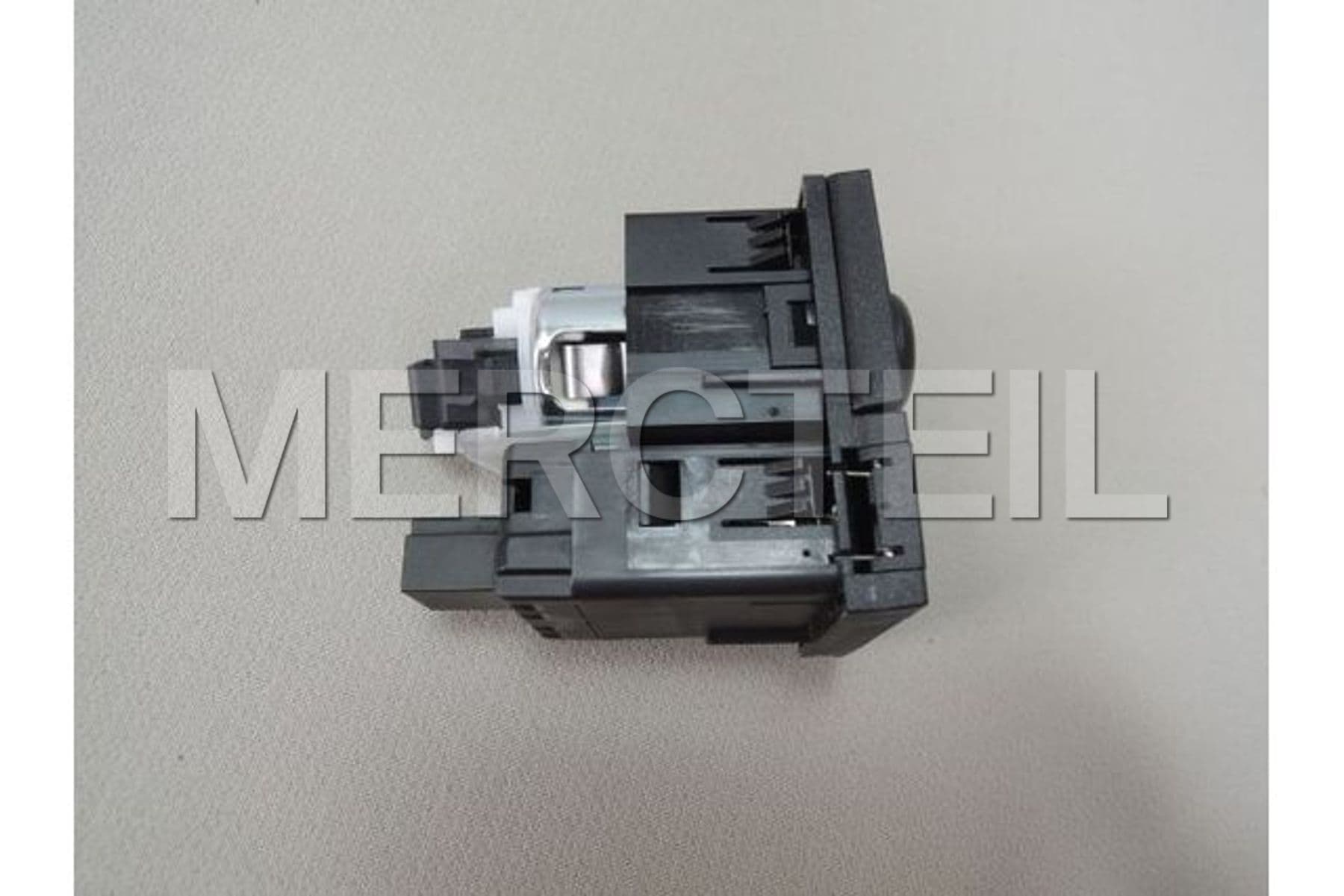 A2388206800 MERCEDES-BENZ MULTIMEDIA CONN. UNIT