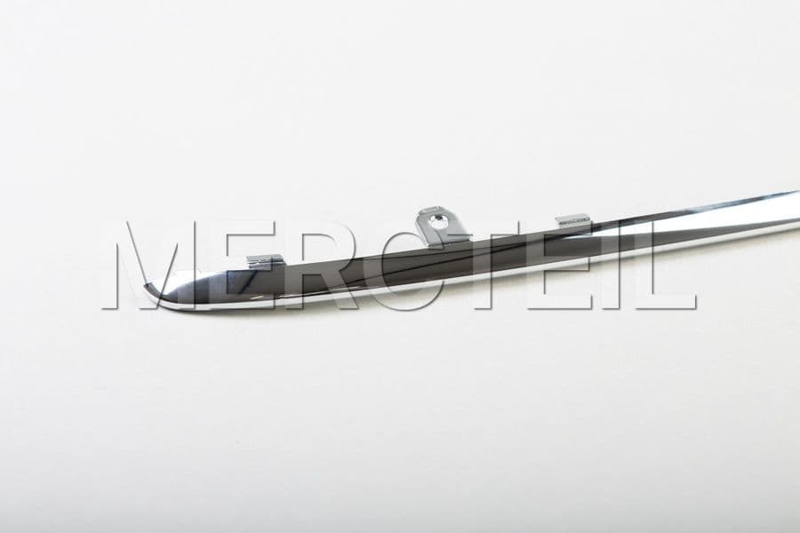 Buy the spare part Mercedes-Benz A2908856301 trim strip