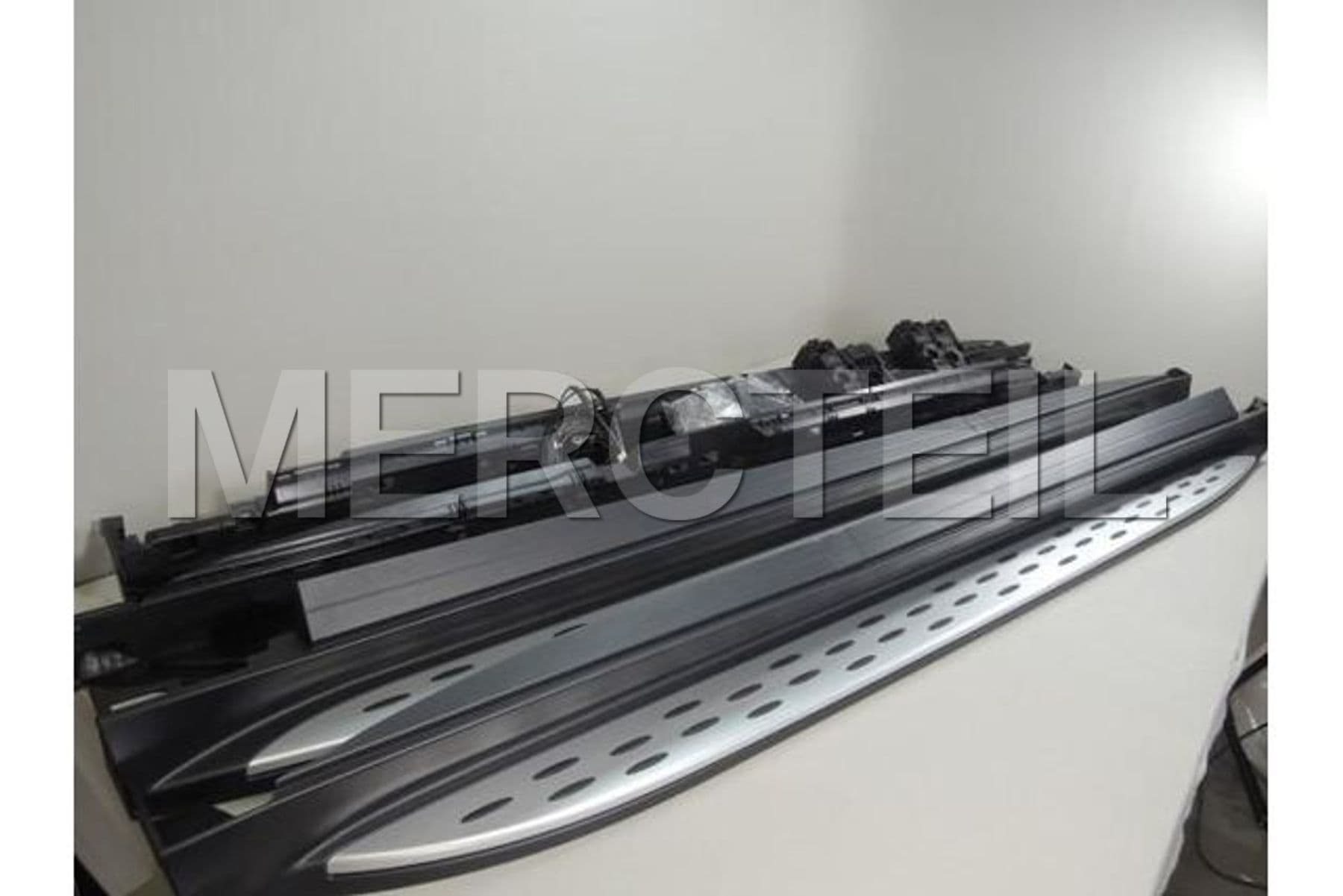 A2925200100 MERCEDES-BENZ RUNNING BOARD