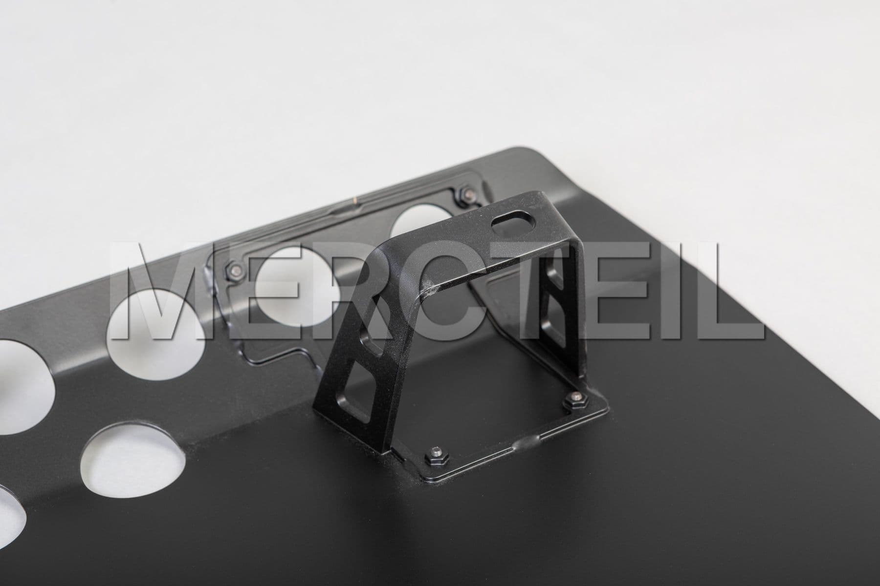 Buy the spare part Mercedes-Benz A46352045007X36 engine guard