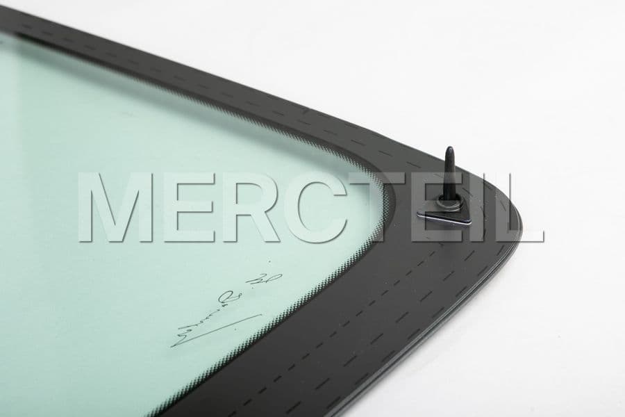 Buy the spare part Mercedes-Benz A4636703900 windshield