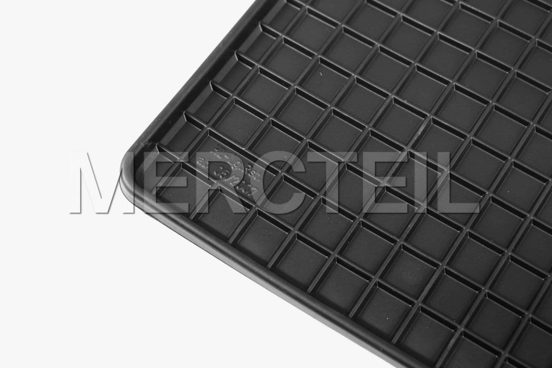 Buy the spare part Mercedes-Benz A4636844902 lining