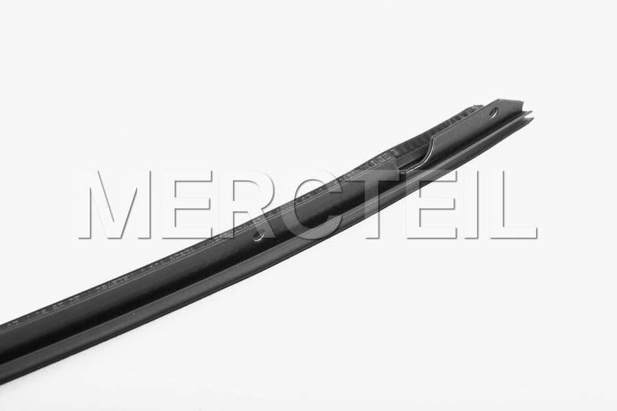 Buy the spare part Mercedes-Benz A4637350365 sealing rail