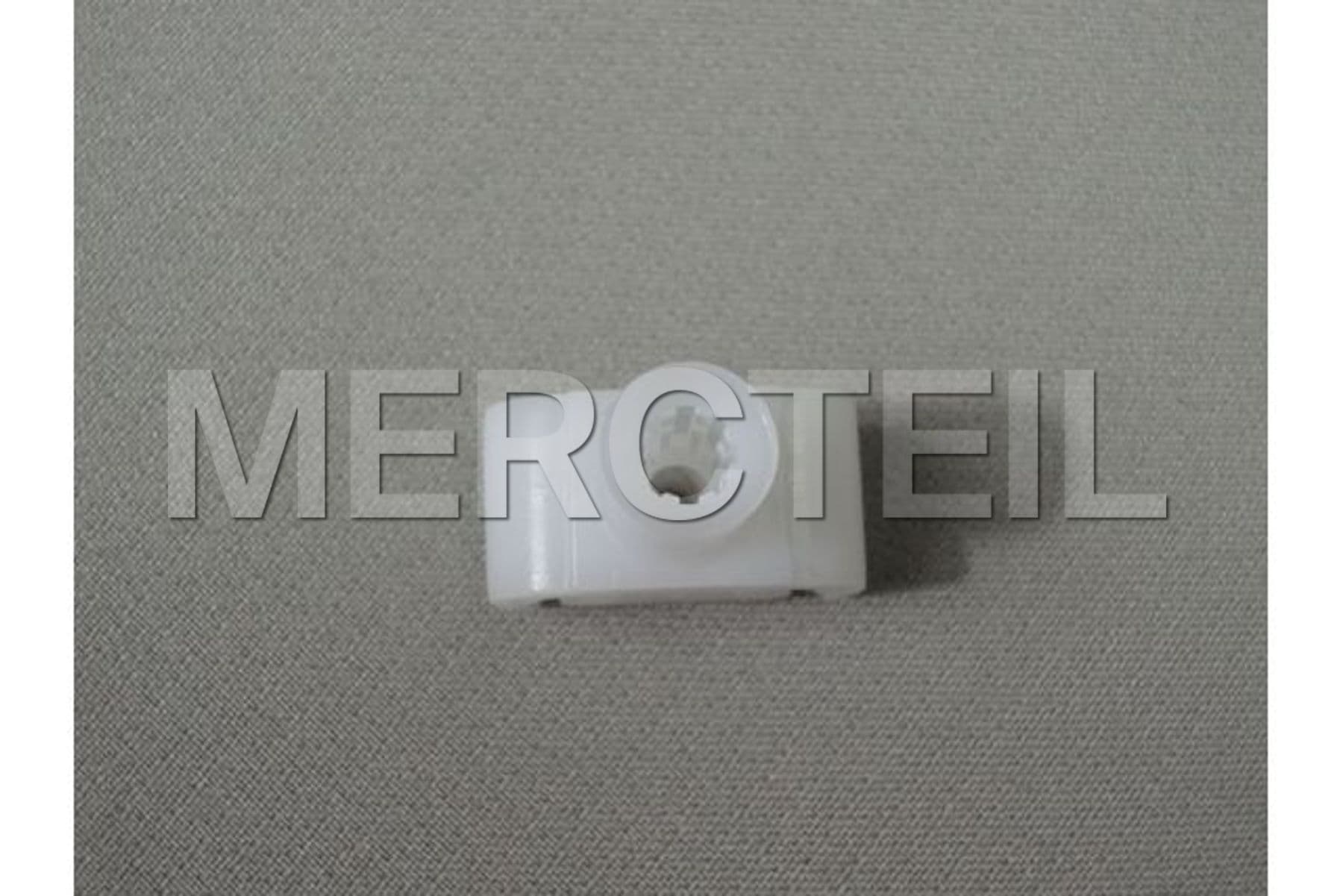 Buy the spare part Mercedes-Benz A6674280840 bracket