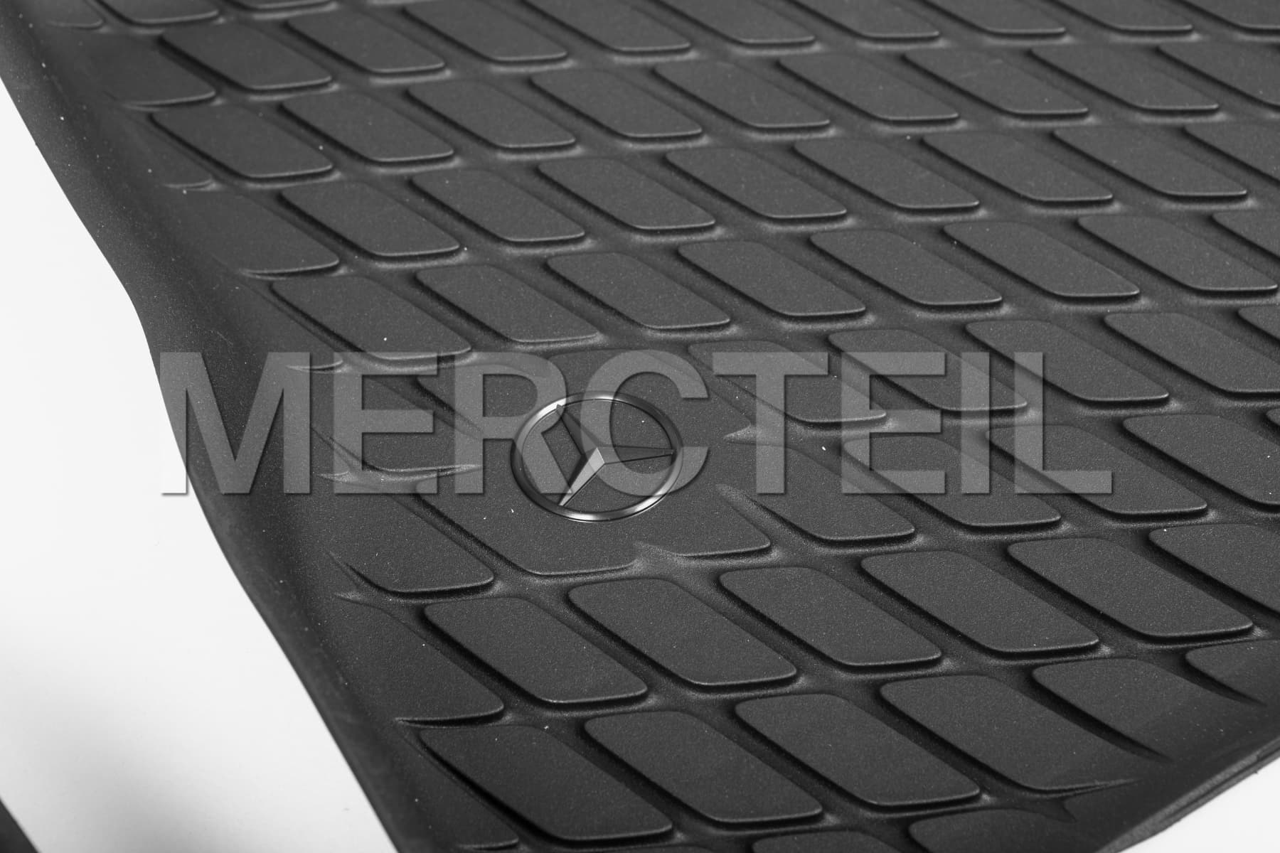 Echtes Mercedes-Benz Ganzjahres-Gummimatten-Set für den vorderen Fußraum (Teilenummer: A17768032049051)