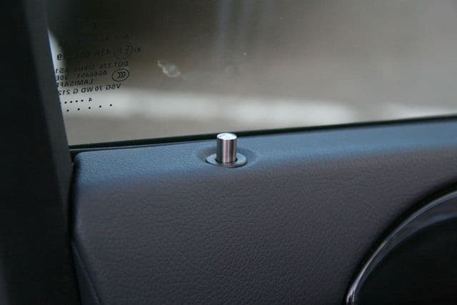 AMG Türverriegelungsknopf (Teilenummer: A0007660228)