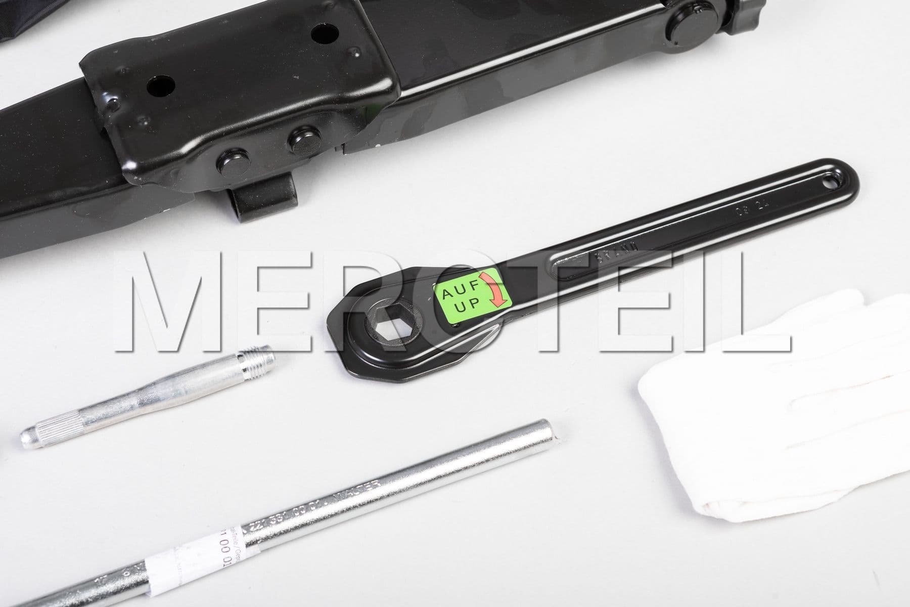 B6685079128 MERCEDES-BENZ TOOL KIT