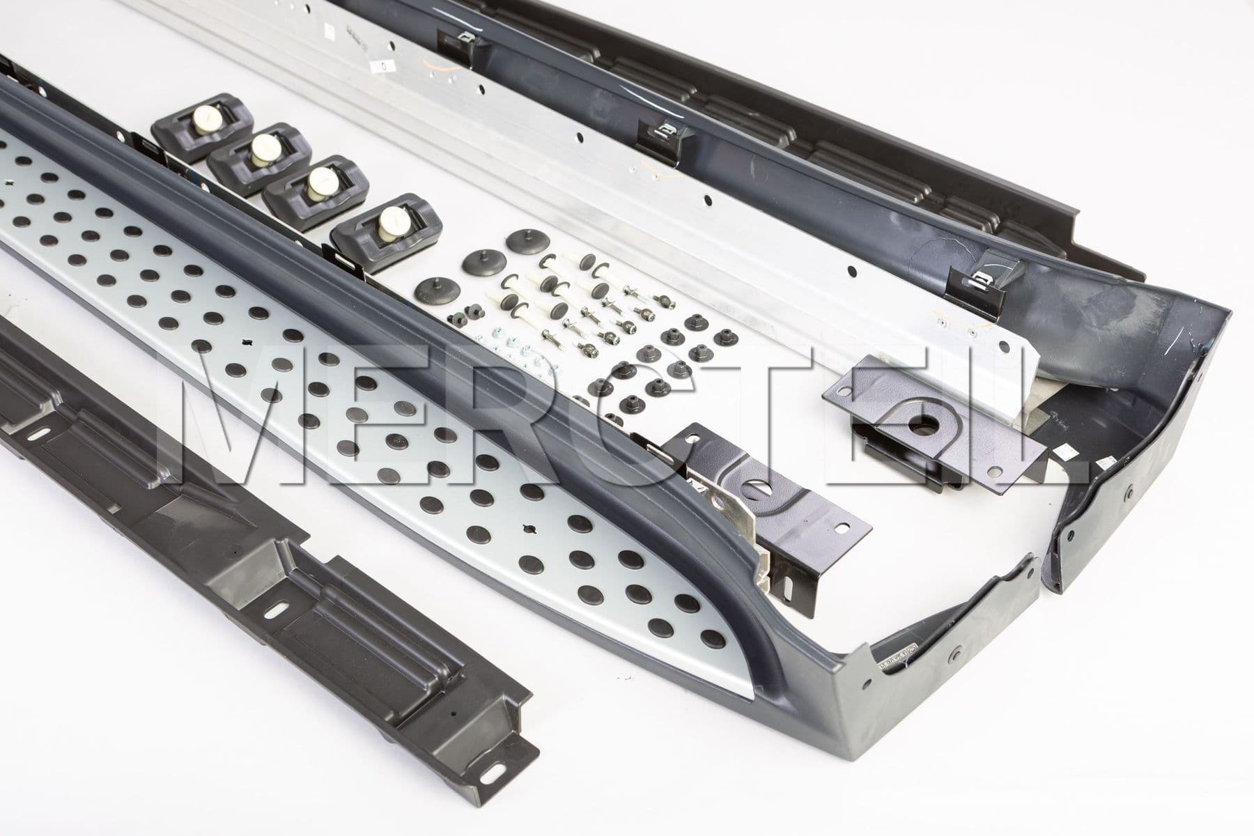 Buy the spare part Mercedes-Benz B66880630 running boards x 164 