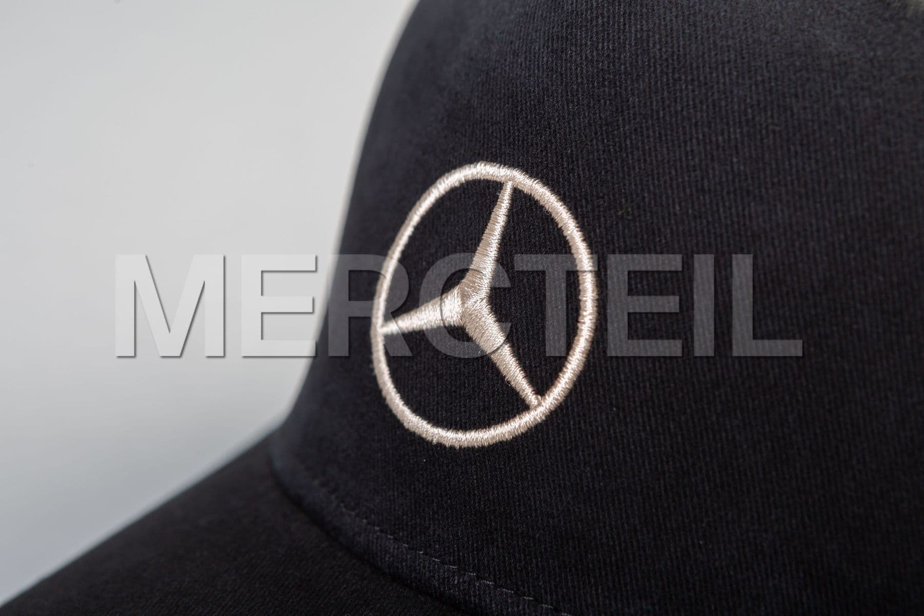 Buy the spare part Mercedes-Benz B66954533 cap