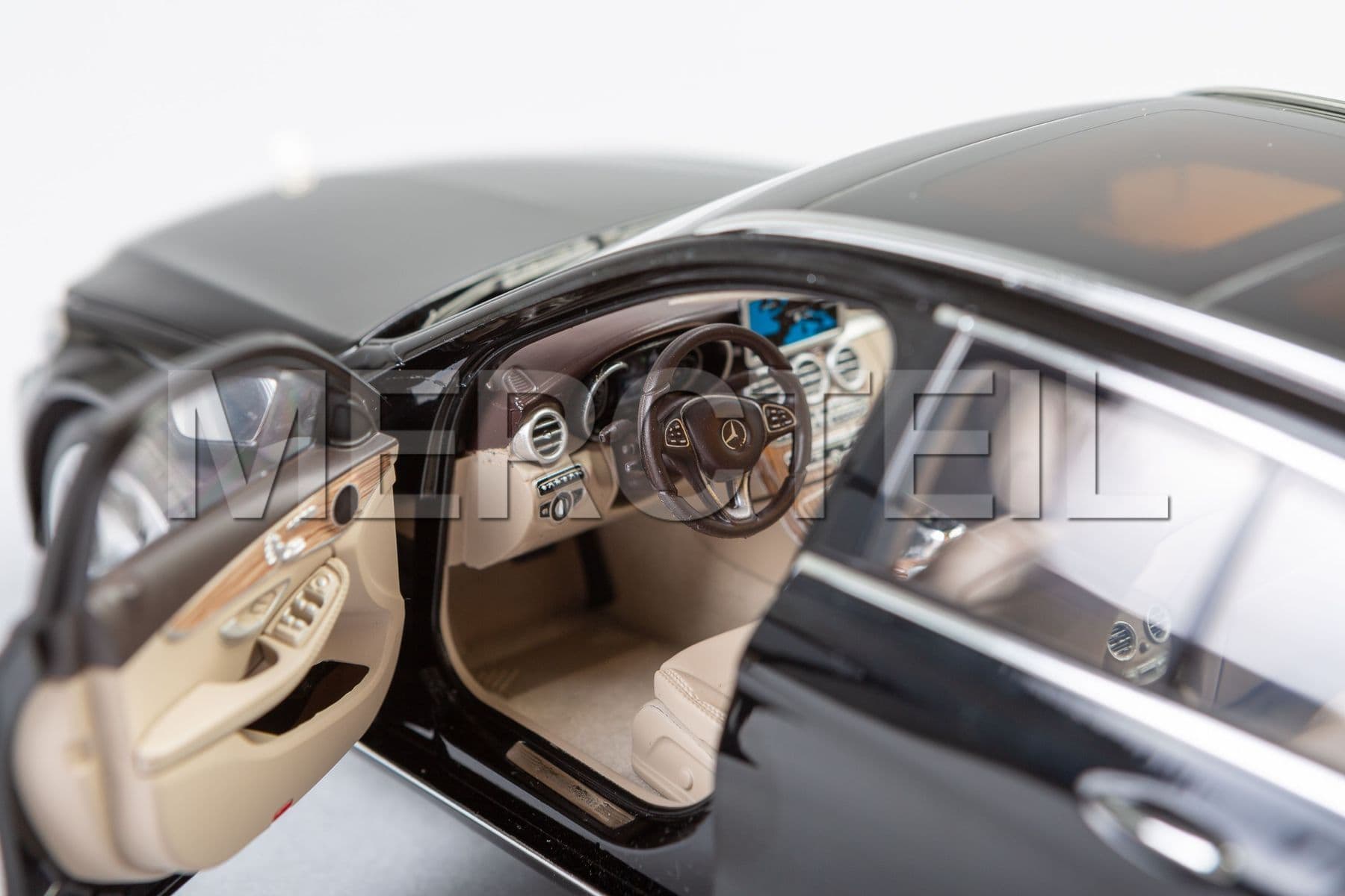 Buy the spare part Mercedes-Benz B66960259 c klasse s 205 elegance 