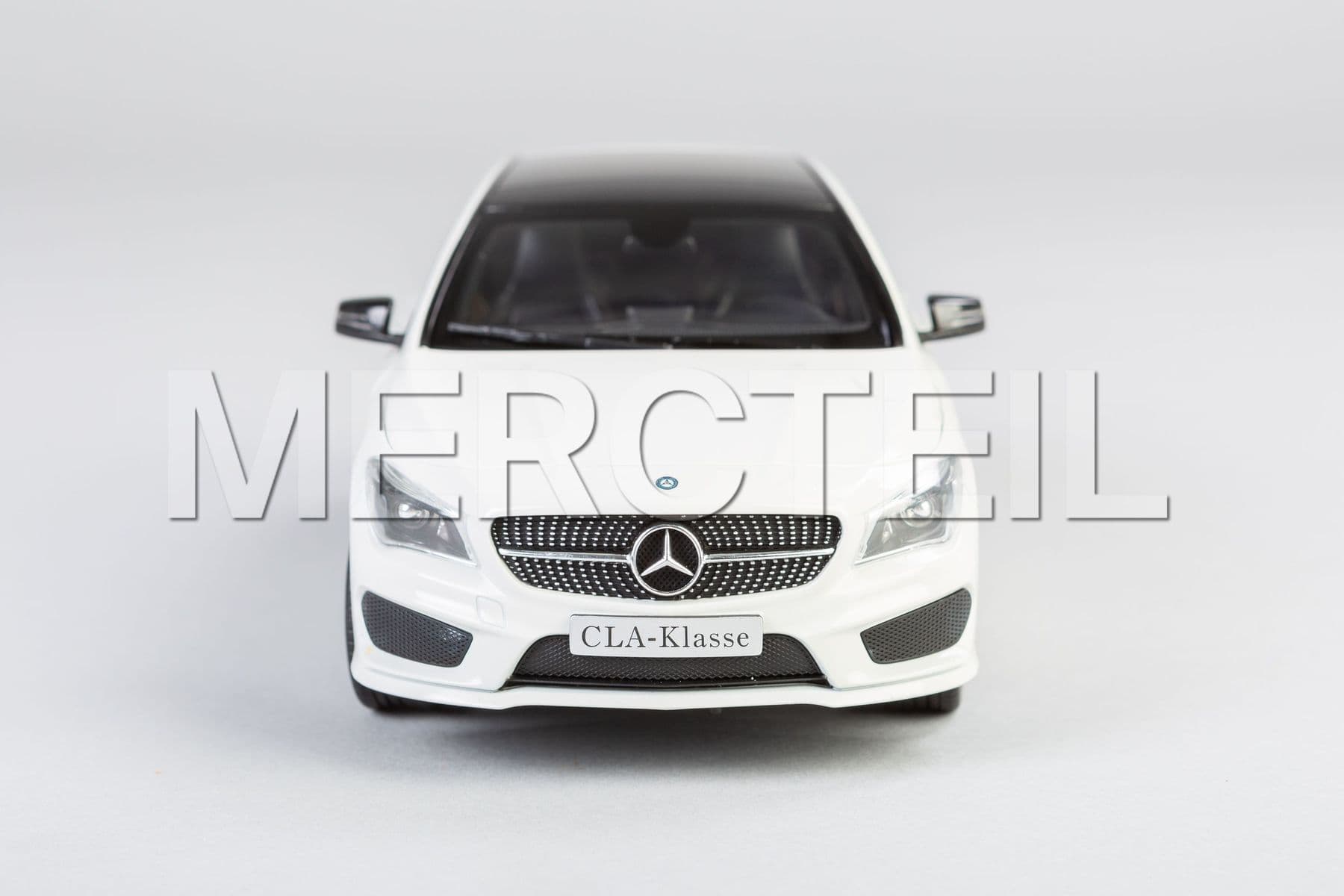 B66960350 MERCEDES-BENZ CLA SHOOTING
