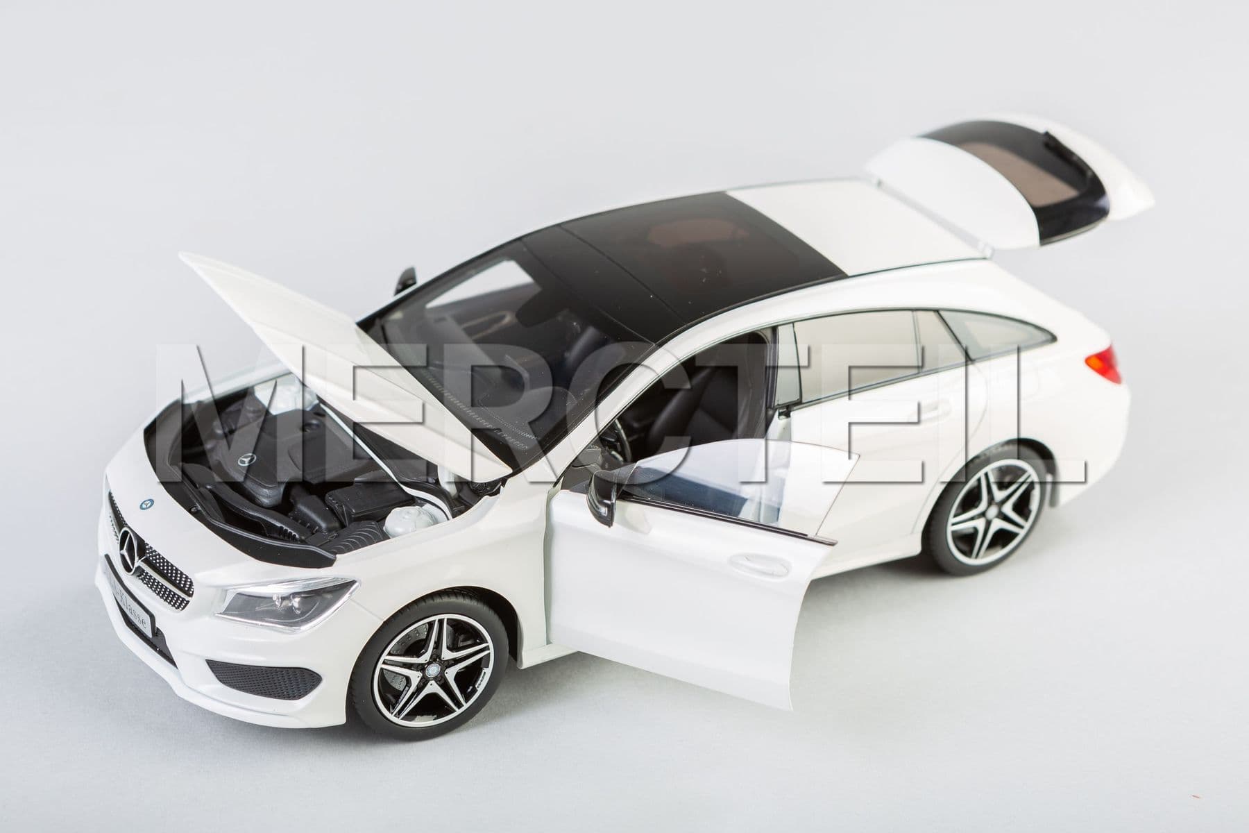 B66960350 MERCEDES-BENZ CLA SHOOTING