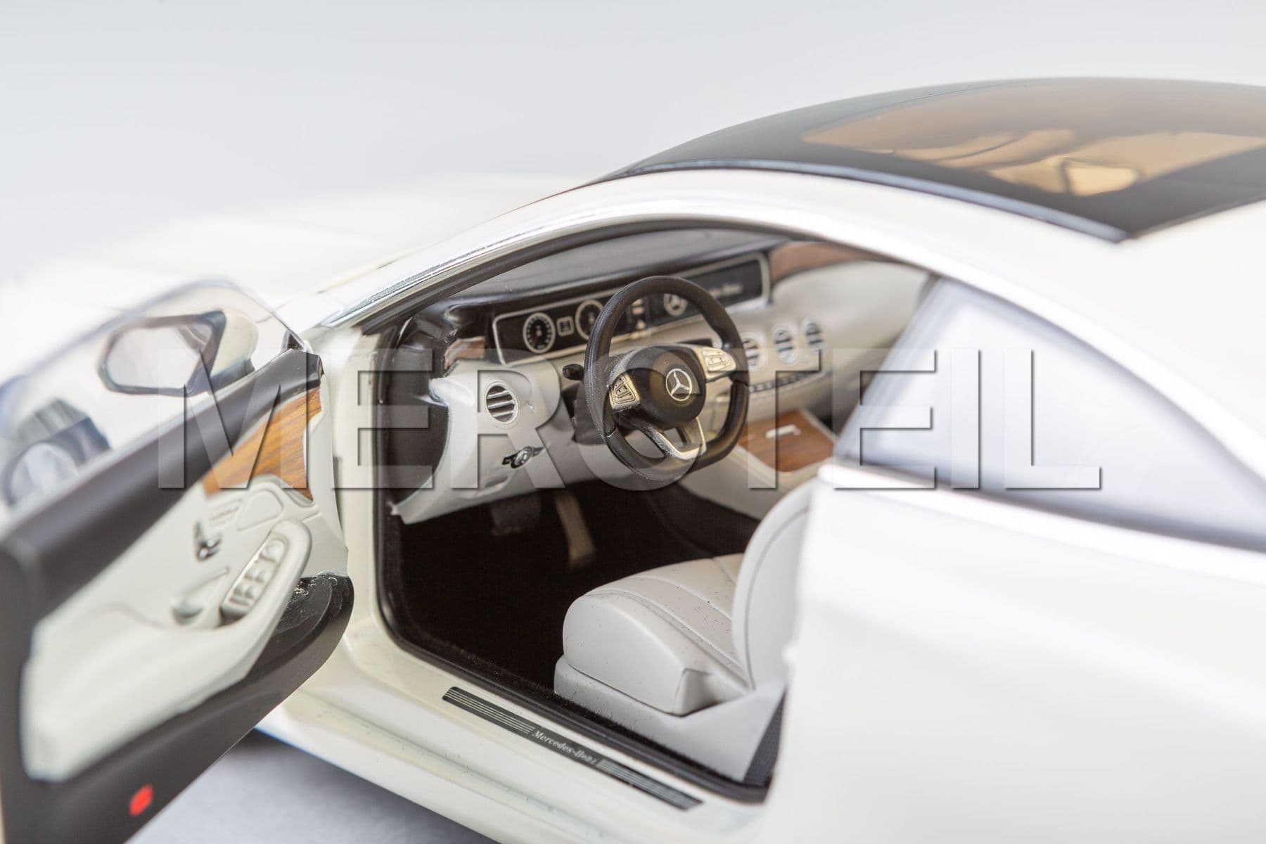 Buy the spare part Mercedes-Benz B66961243 cl class c 217