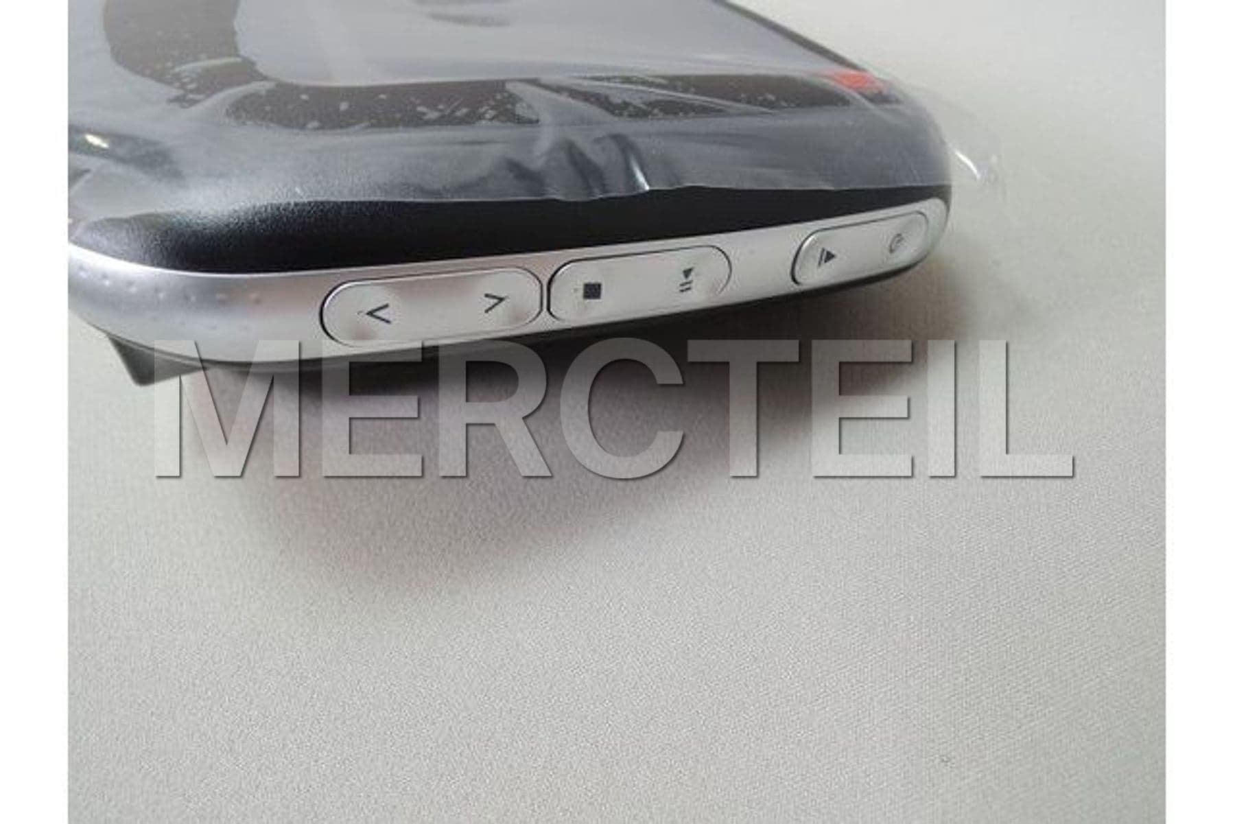 Buy the spare part Mercedes-Benz B67827058 rear seat entertainment s
