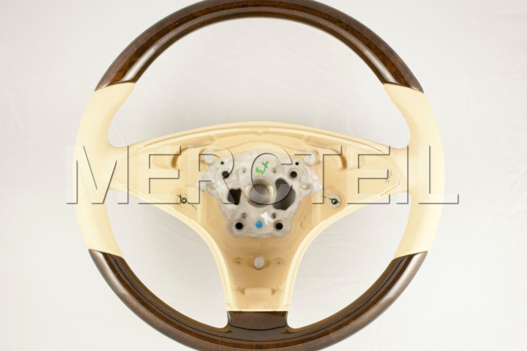 Beige Steering Wheel With Laurelwood veneer for CLS-Class; A23046031188N71, A2304603118.