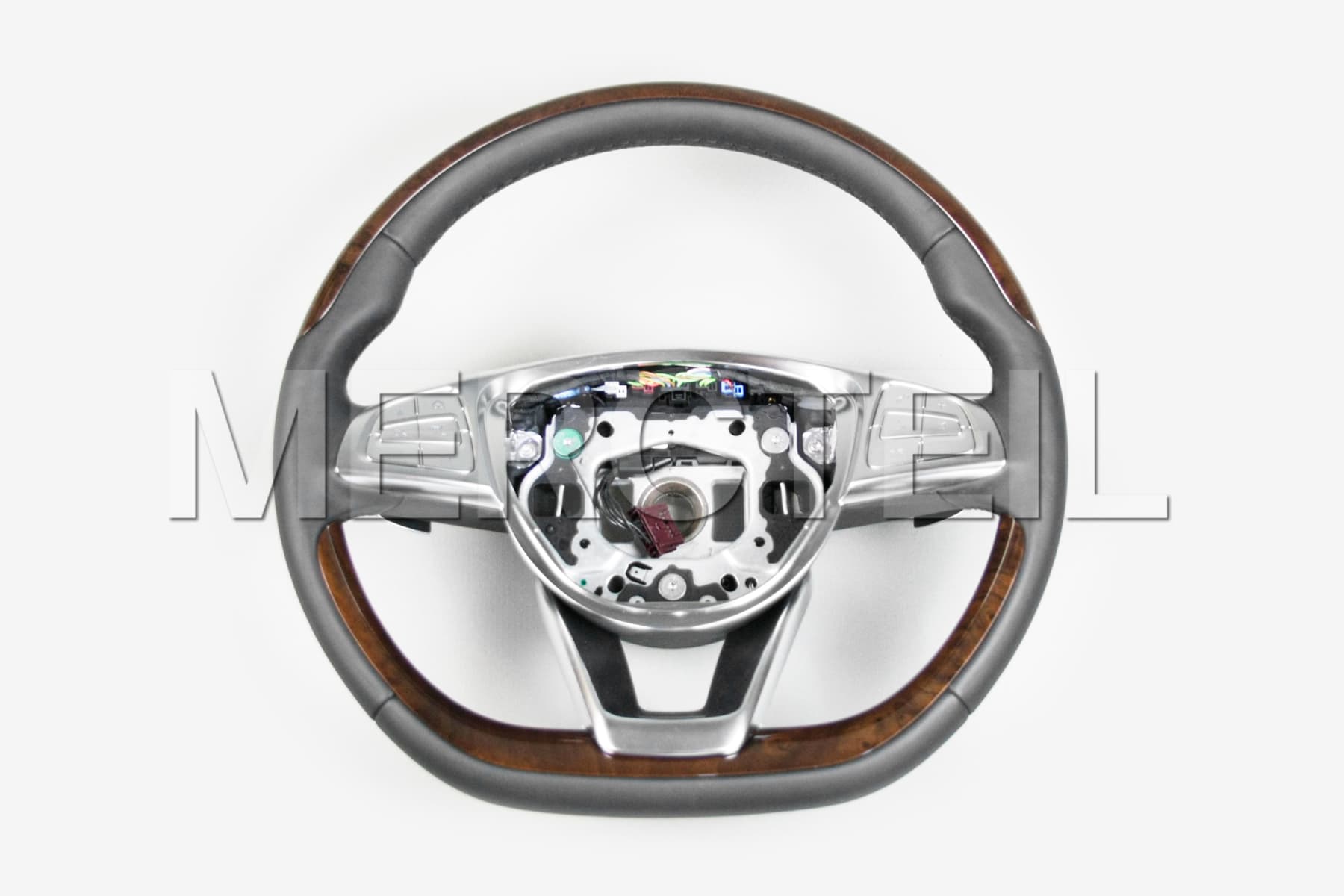 Black Leather Steering Wheel With Burred Walnut Veneer; A00146024039E38.
