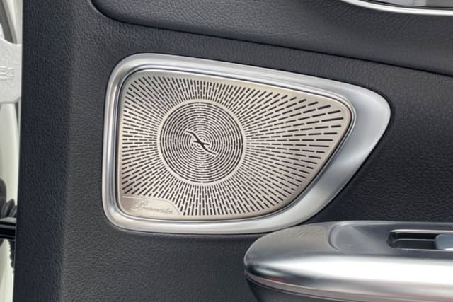 C-Klasse Burmester Lautsprecher Abdeckungen Hintere Türen 206 Original Mercedes-Benz (Teilenummer: A2067300102)
