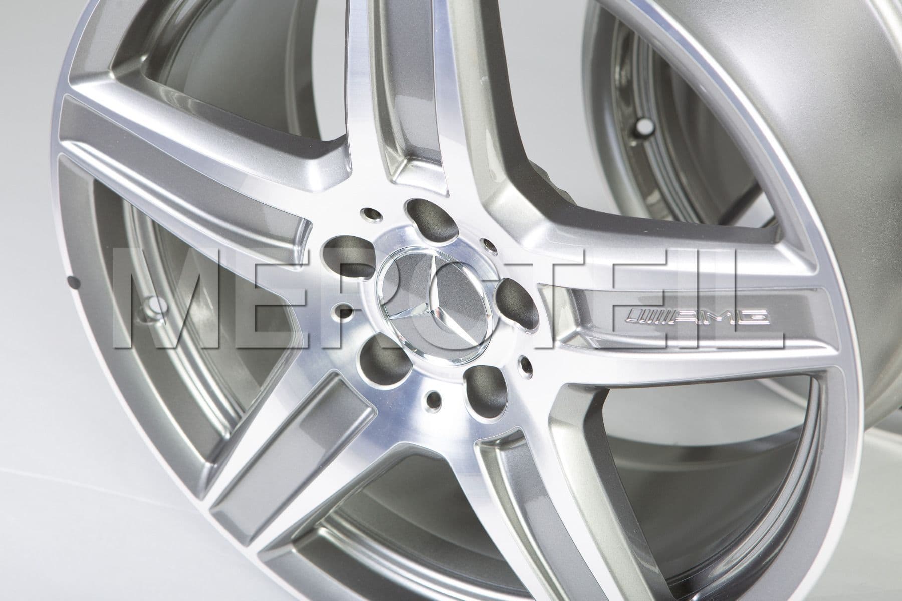 E Class AMG Wheels Titanium Gray 18 Inch W212 Genuine Mercedes Benz (part number: B6603110093)
