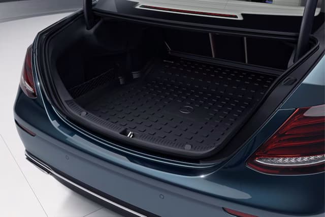 E Class Saloon Boot Tub