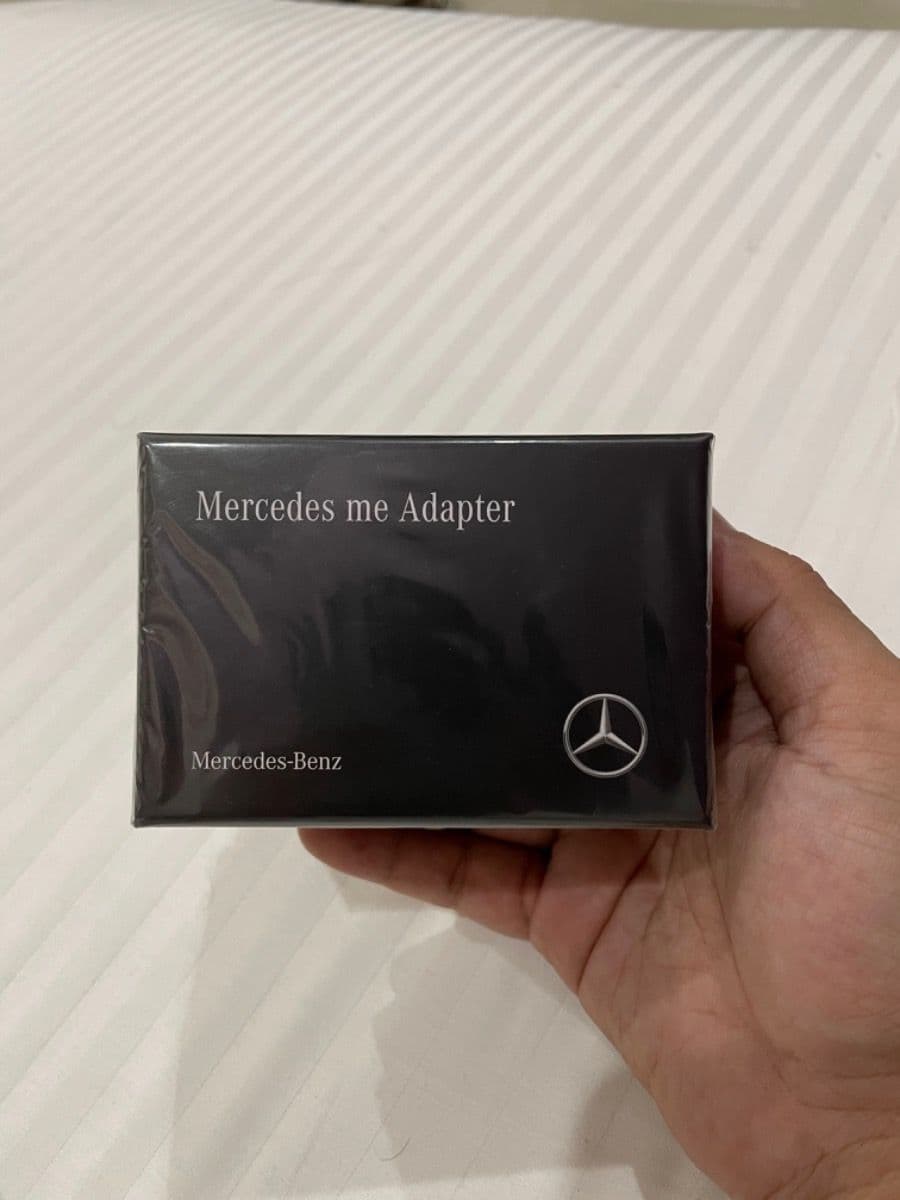 Genuine Mercedes Benz retrofit connect me adapter new A2138203202 for iPhone