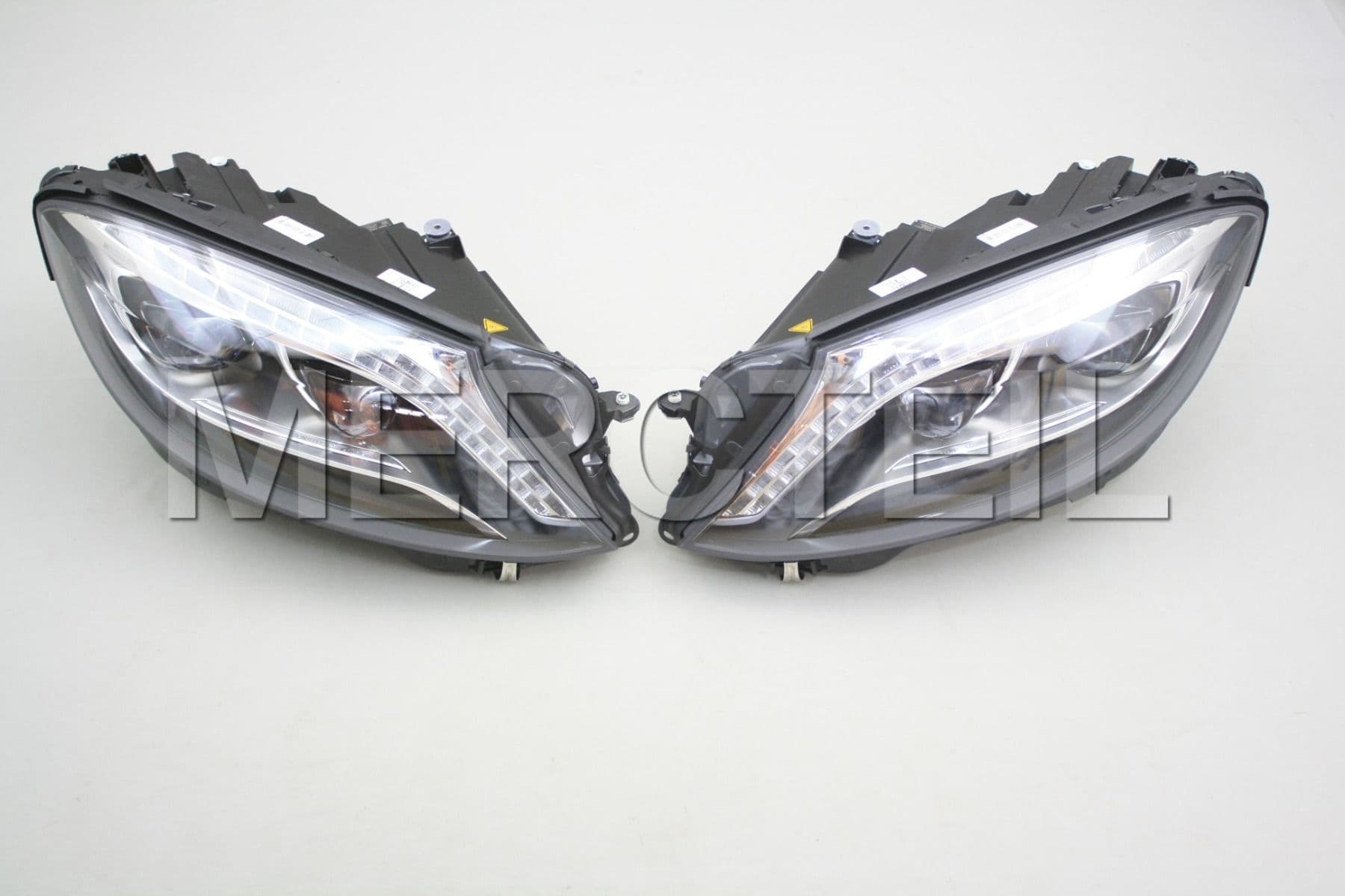 Full Dynamic LED Headlights for S Class W222 (part number: 	
A2228208061)