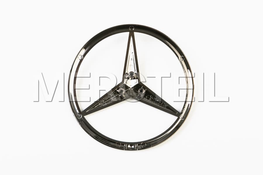 gla-class-trunk-star-badge- 