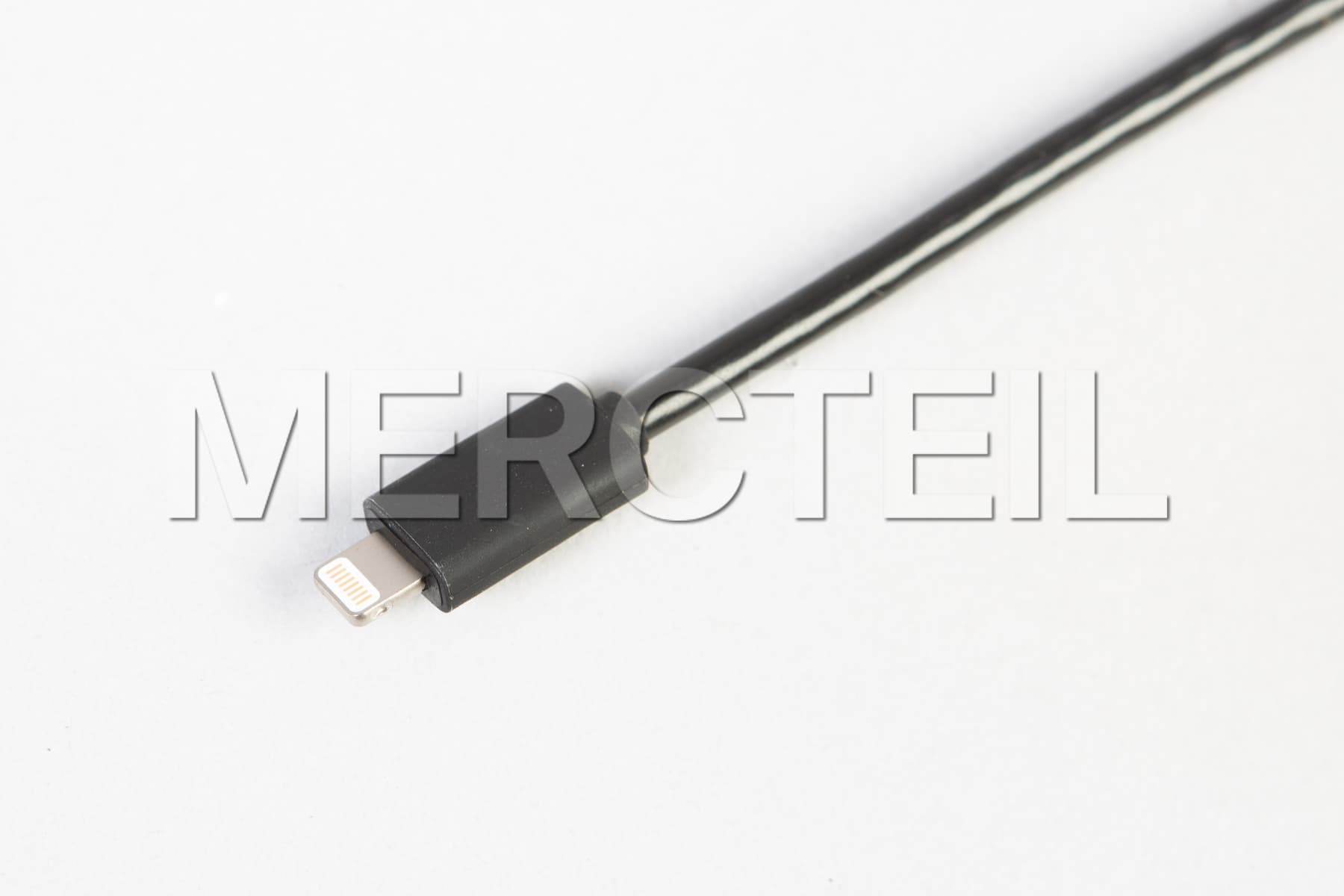 Lightning Media Interface Consumer Cable Genuine Mercedes Benz Accessories (part number: A2228208700)