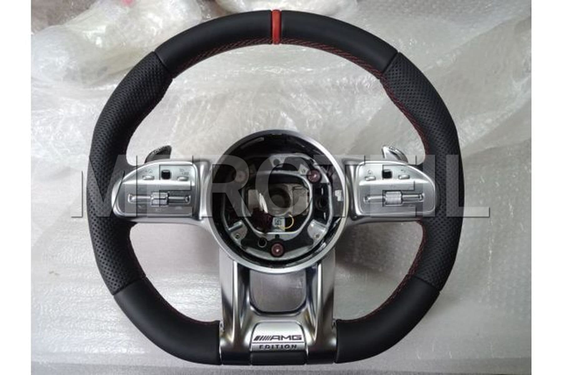 MA00046047093D27 MERCEDES-BENZ AMG STEERING WHEEL +L6J, +443, +233 PERFORATED LEA