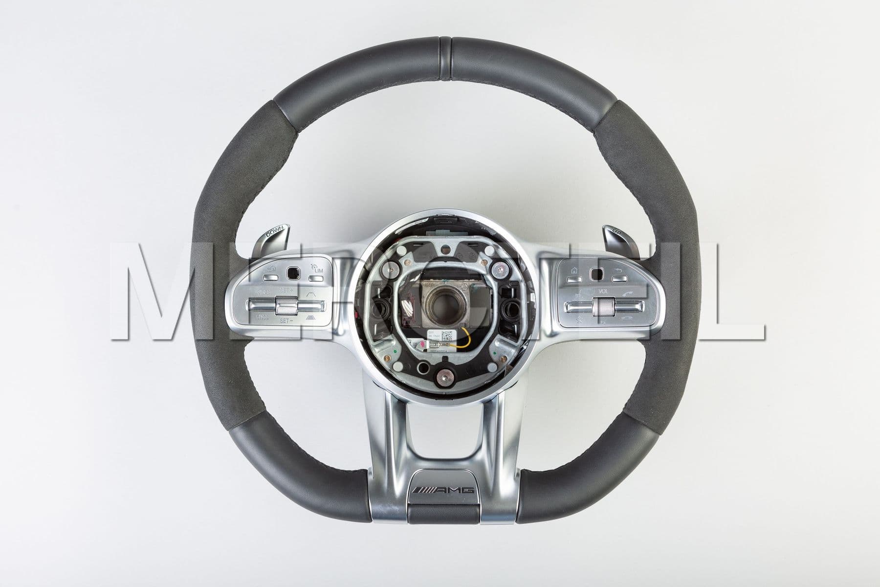 MA00046048099E38 MERCEDES-BENZ AMG STEERING WHEEL +L6K, +443, +233 ALCANTARA 9E38