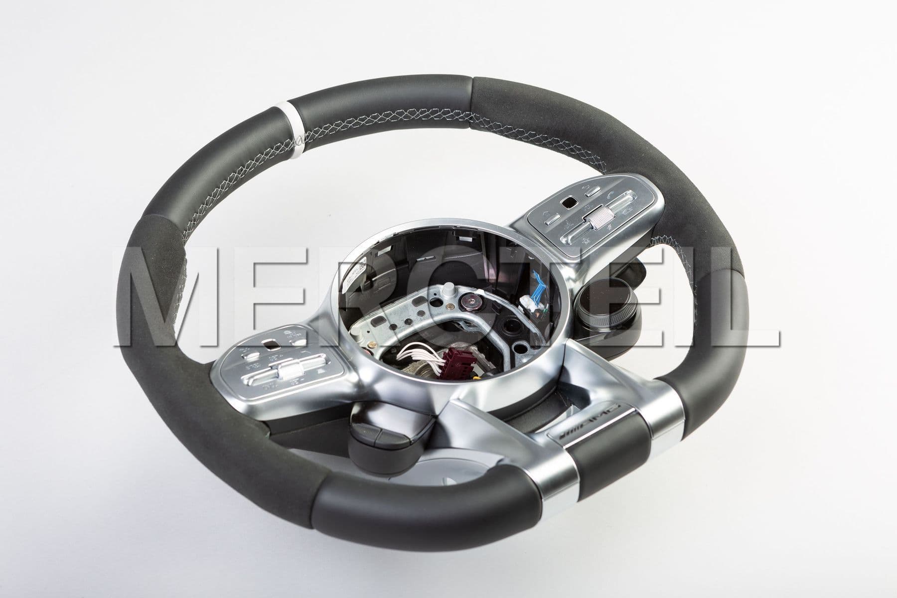 MA0004608613111B81 MERCEDES-BENZ AMG STEERING WHEEL +U88, +233, ALCANTARA