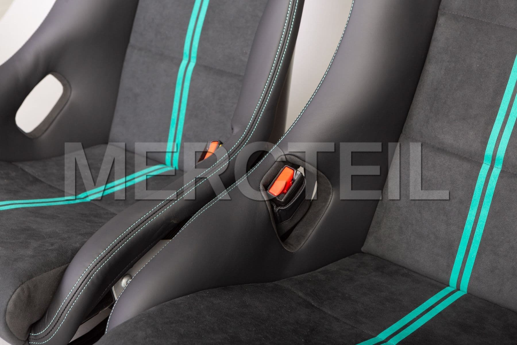 MC19768005 MERCEDES-BENZ SLS AMG CARBON SEATS, L-STEERING, GREEN STITCHING