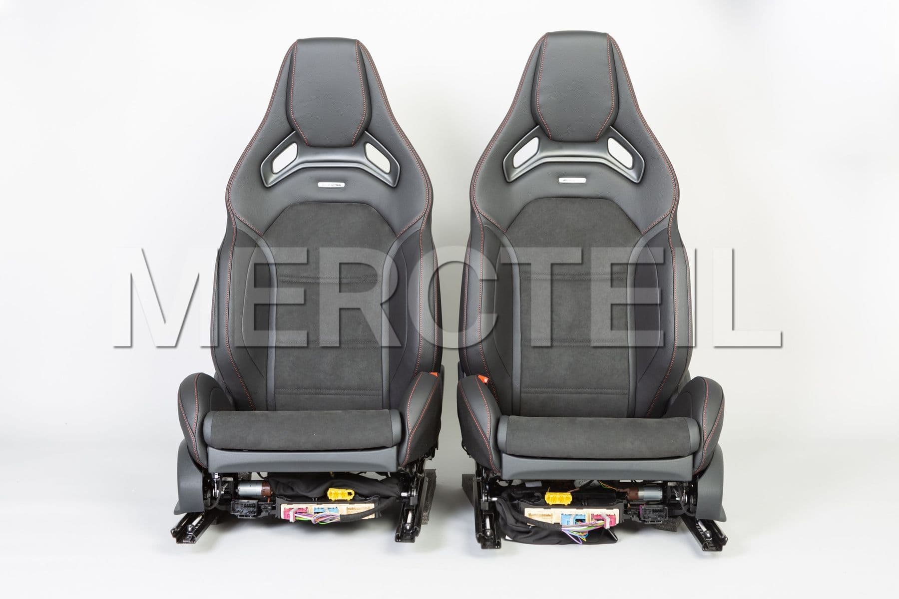 MC20568008 MERCEDES-BENZ FL/AMG Performance Seats/R - Steering/ Alcantara/Black/Red Stitching