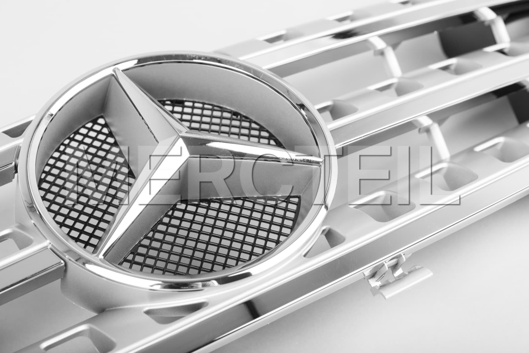 ML Class Radiator Grille with Chrome Ribs W164 Genuine Mercedes AMG (part number: 	
B66880354)