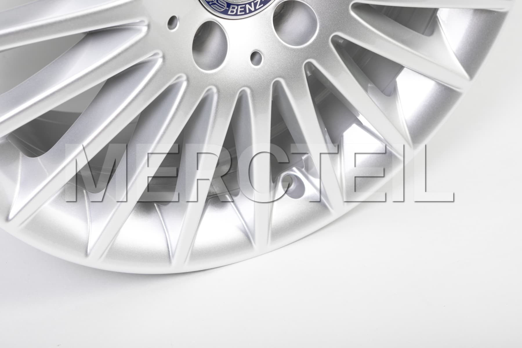 Multispoke Silver Vanadium Wheel Set 17 Inch E-Class W/S212 Genuine Mercedes-Benz A21240154027X45