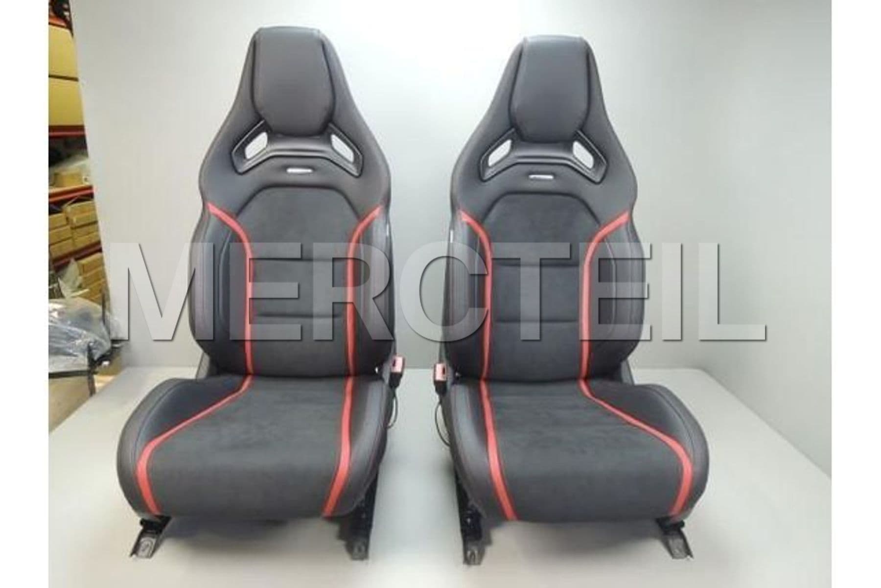 MW17668002 MERCEDES-BENZ A45 Performance Seats, +555, Bl. Leather/Alcan/Red Lining, L-Steering