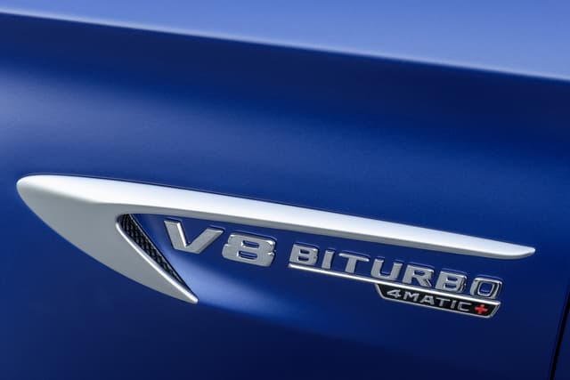 V8 BiTurbo 4Matic + Aufkleber Original Mercedes AMG (Teilenummer: A2138179900)