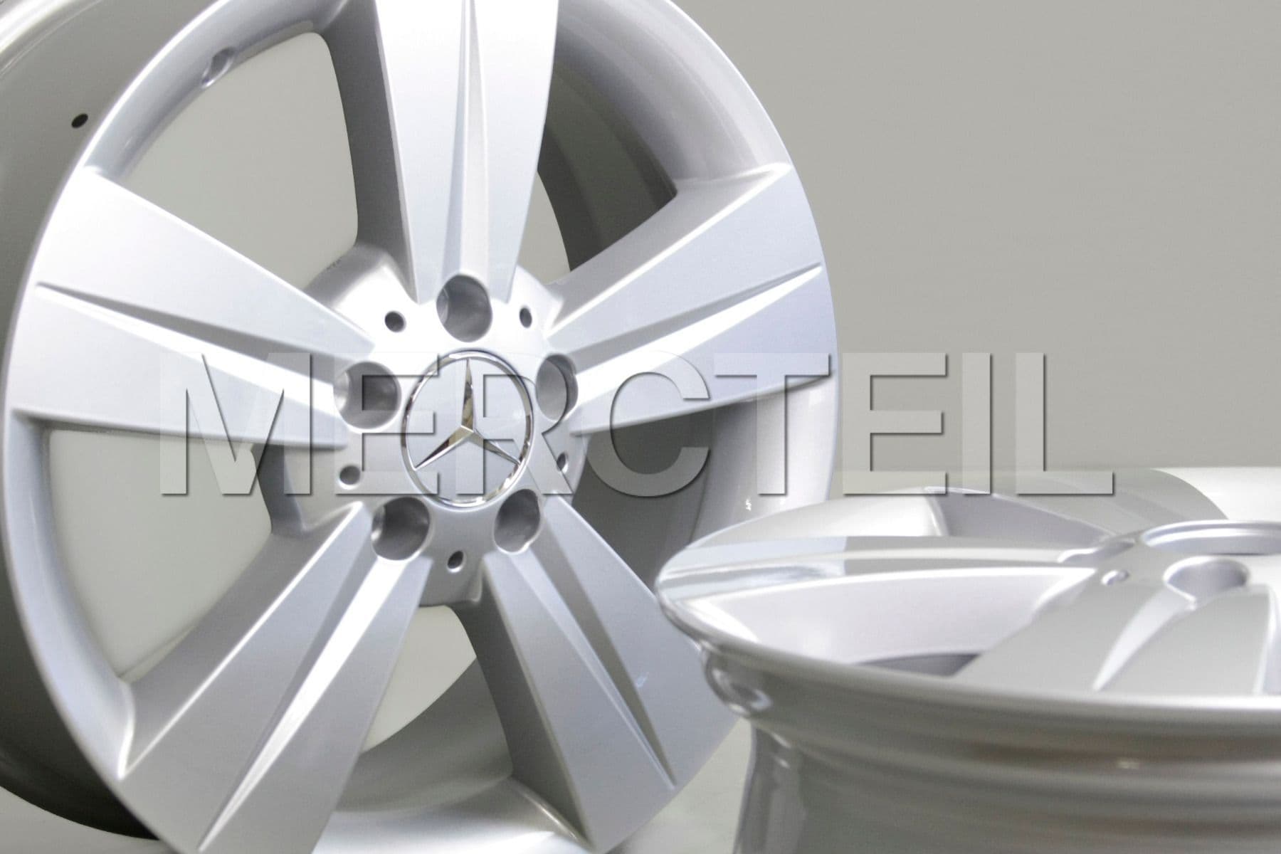 V Class 5 Spoke Wheels R17 W639 Genuine Mercedes-Benz (part number: A6394012402)