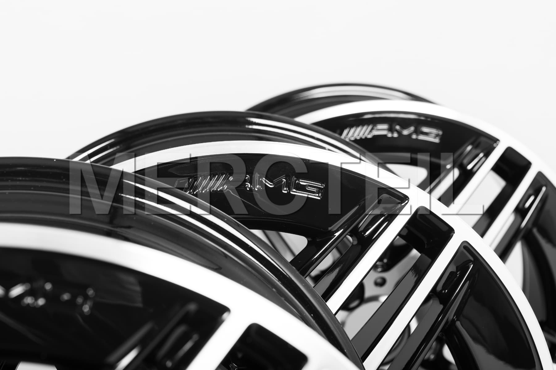 V-Class Facelift II AMG 5 Quadruple Spoke Light Glossy Finish with Black Alloy Wheels W447 Genuine Mercedes-AMG A44740180007X23