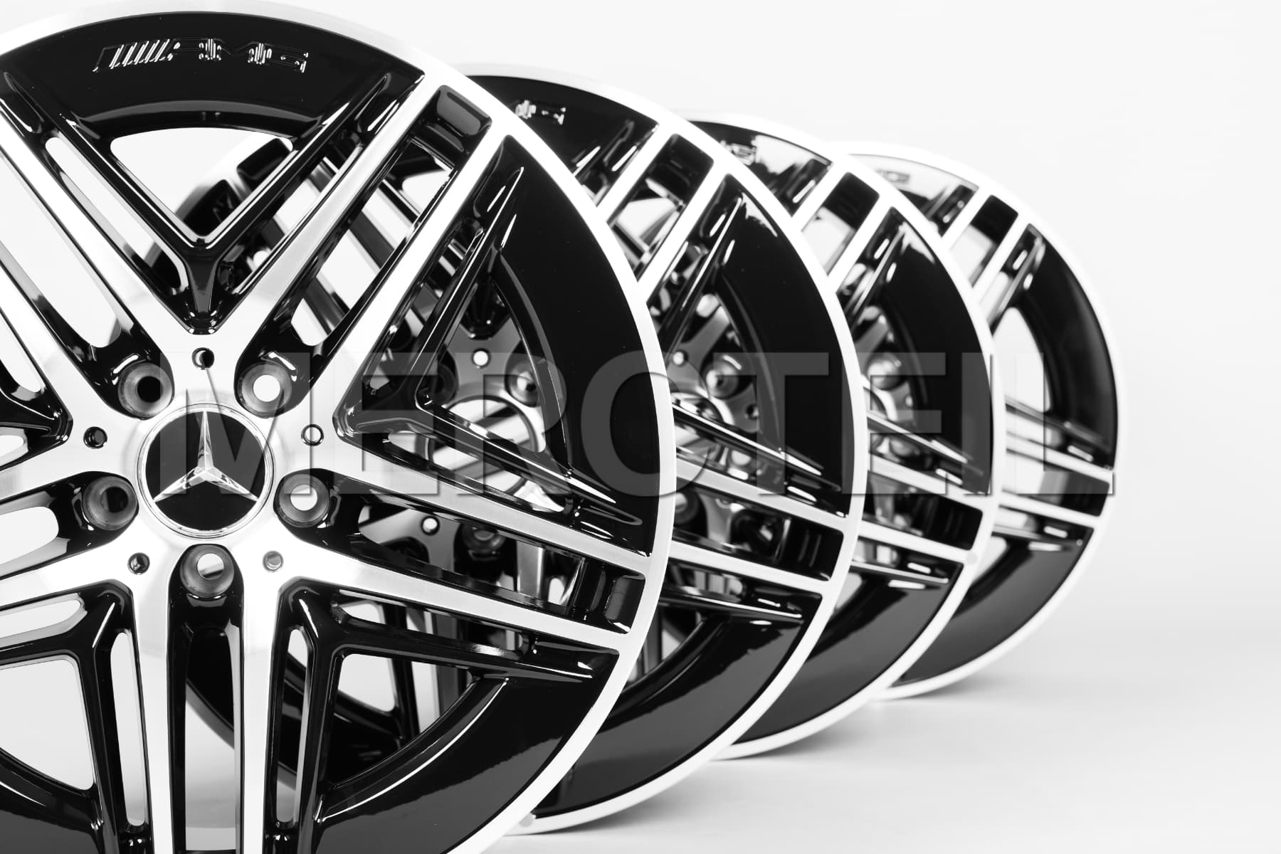 V-Class Facelift II AMG 5 Quadruple Spoke Light Glossy Finish with Black Alloy Wheels W447 Genuine Mercedes-AMG A44740180007X23