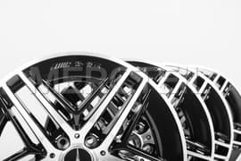 V-Class Facelift II AMG 5 Quadruple Spoke Light Glossy Finish with Black Alloy Wheels W447 Genuine Mercedes-AMG A44740180007X23